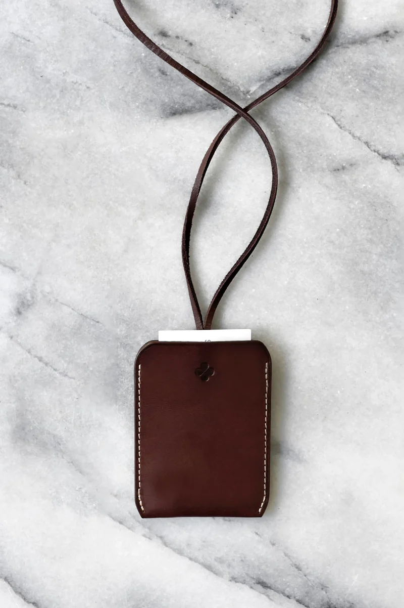Porte-cartes en cuir brun