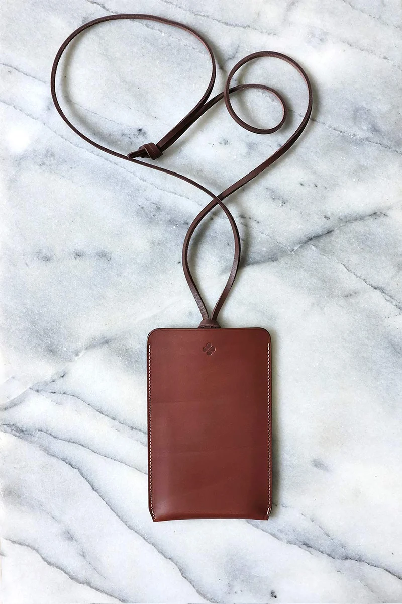 Etui téléphone en cuir brun