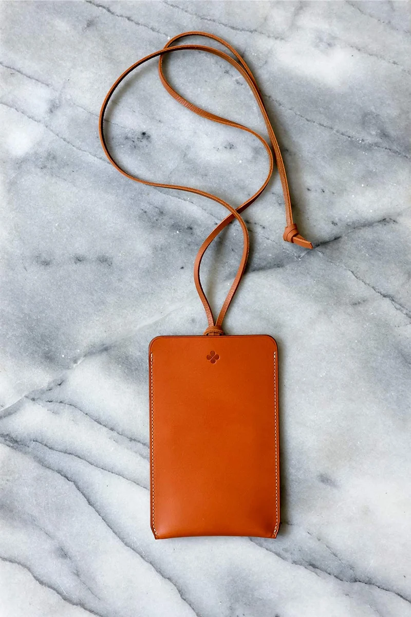 Étui à téléphone en cuir fauve