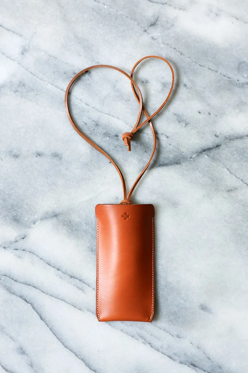 Etui à lunettes en cuir fauve