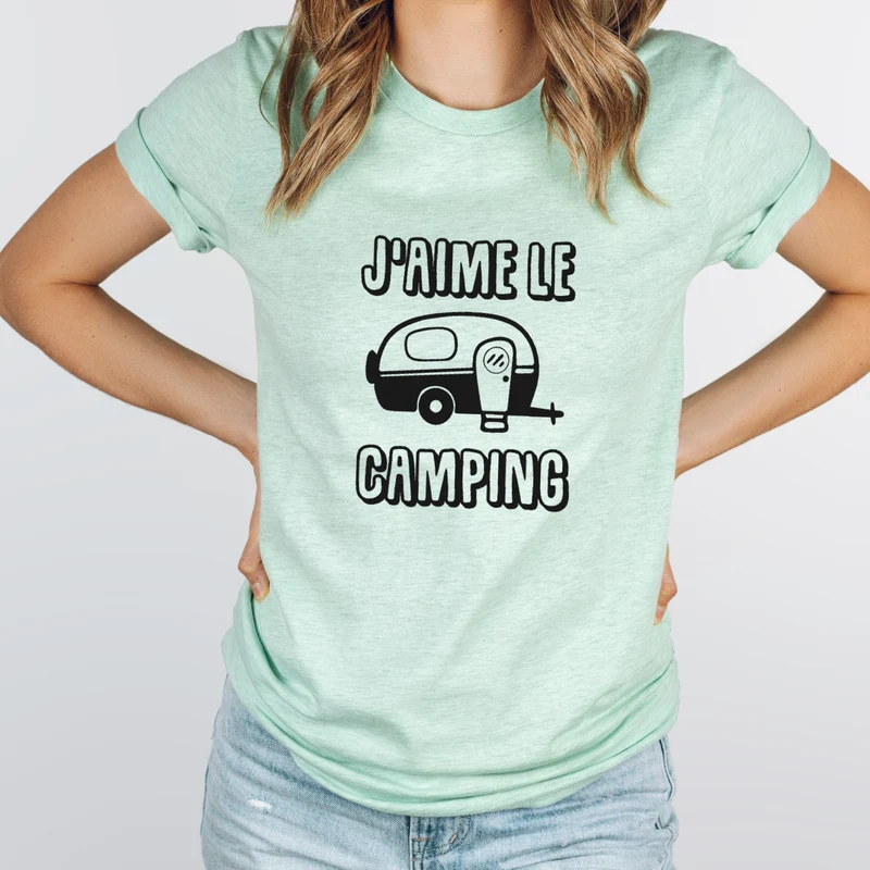 T-shirt unisexe à col rond - CAMPING - J'aime le camping - Roulotte - V8