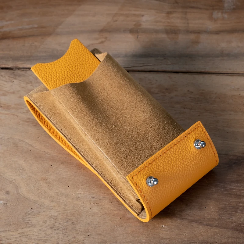 Etui une montre orange