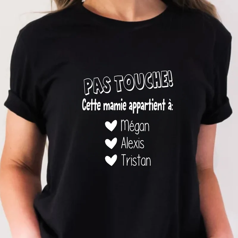 T-shirt unisexe à col rond - MAMIE - PAS TOUCHE Cette mamie appartient à "NOMS" - V5