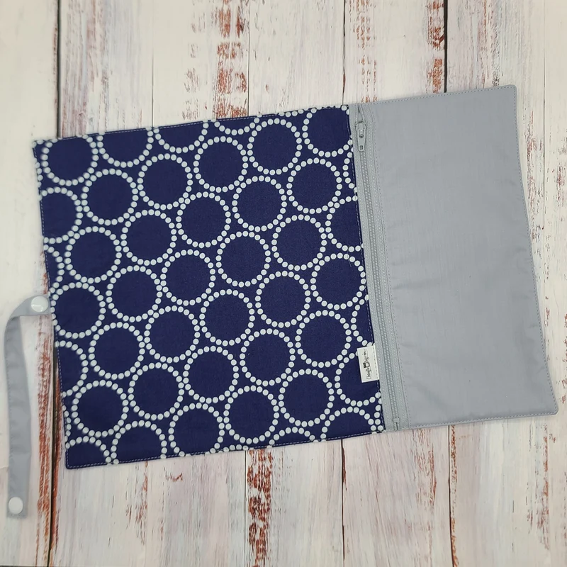 Napperon personnalisé (Couleur d'impression au choix) - Cercles - Marine et Gris pâle - Pochette grise pâle