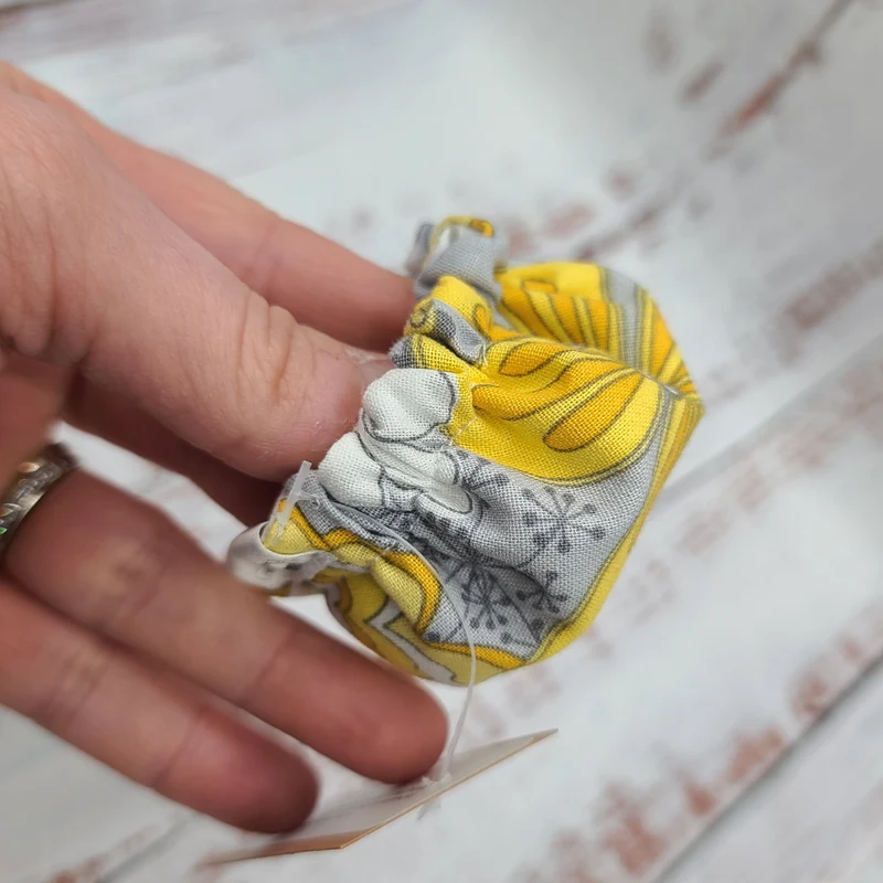 Couvre-Légumes Réutilisables - Remplace pellicule de plastique – Fleurs jaunes et grises