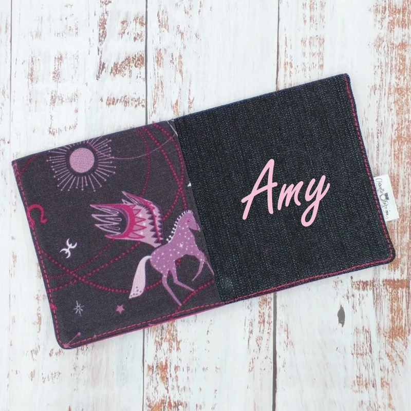 Protège-carnet de santé - Vaccination - Personnalisé - Animaux - Licornes - Rose pâle et bourgogne