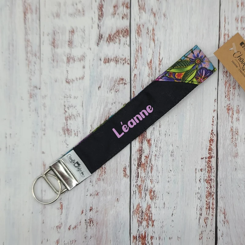 Porte-clé - PERSONNALISÉ - Dragonne - Poignet - Fleurs turquoise/violet - Bande noire