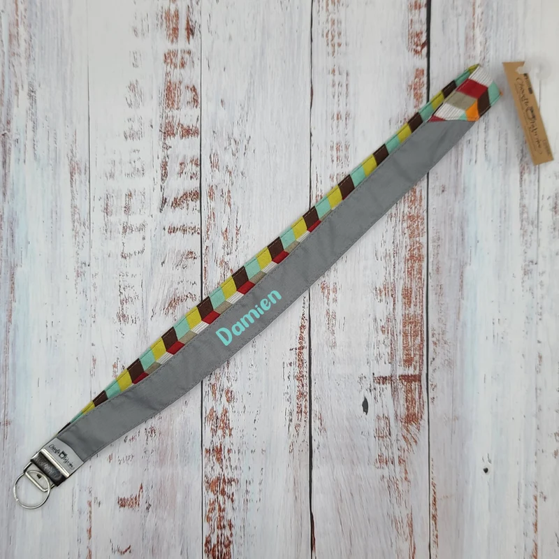 Porte-clé personnalisé (Prénom, Nom, Petite pensée, Enseignants, Merci) - Dragonne - Géométrique Multi Couleurs (Taupe/Aqua) - Bande grise