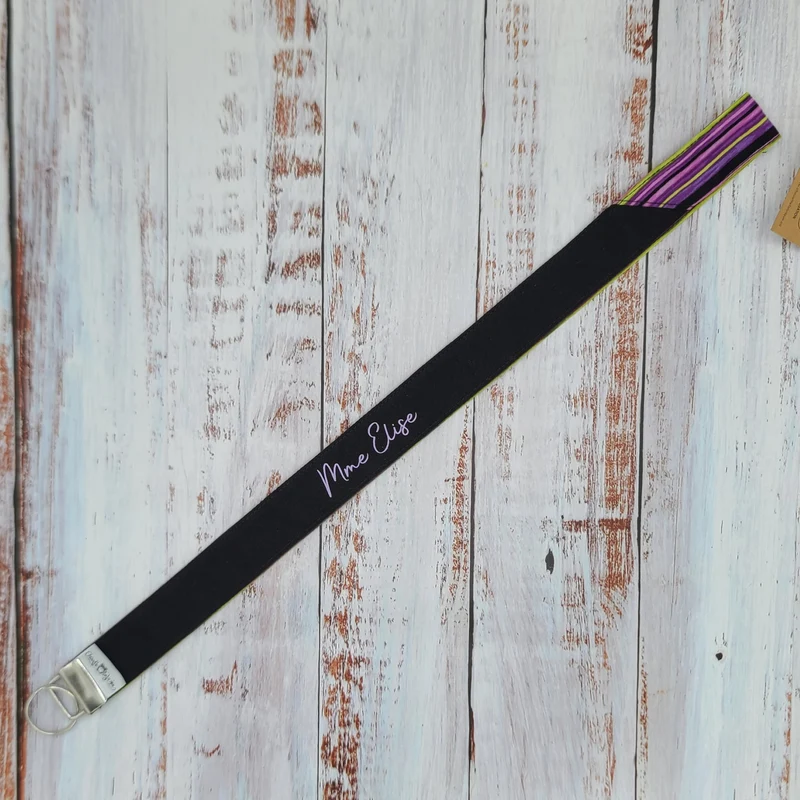 Porte-clé personnalisé (Prénom, Nom, Petite pensée, Enseignants, Merci) - Dragonne - Lignes violet, lilas et lime - Bande noire