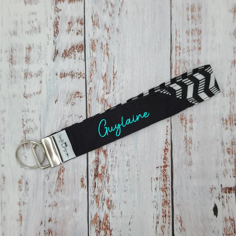 Porte-clé - PERSONNALISÉ - Dragonne - Poignet - Motifs chevrons NR/BC - Bande noire