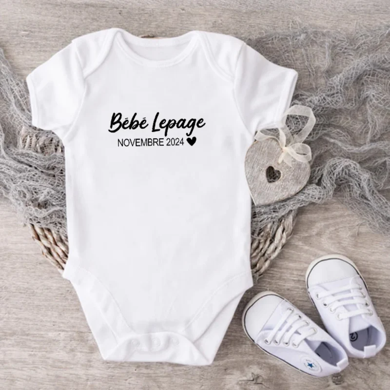 Cache-couche pour bébé - Annonce Grossesse/Naissance - Bébé "NOM" - Date prévue - V9