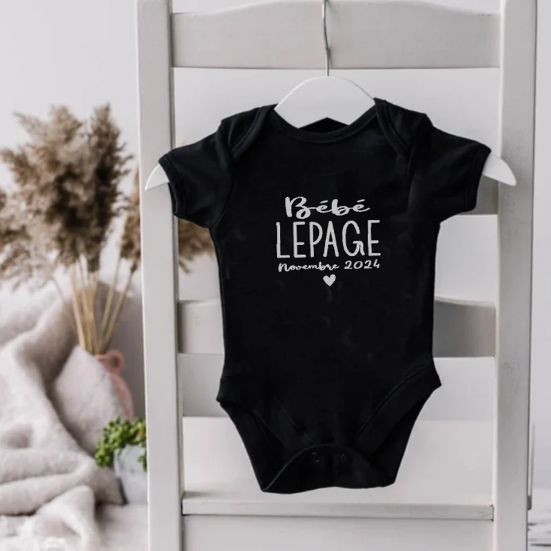 Cache-couche pour bébé - Annonce Grossesse/Naissance - Bébé "NOM" - Date prévue - V8