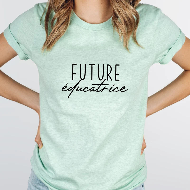 T-shirt unisexe à col rond - ENSEIGNANTE - FUTURE éducatrice (V1) - Choix Couleurs Tissu et Dessin