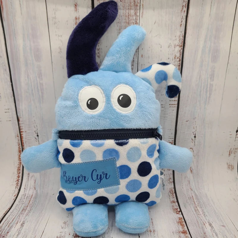 Toutou monstre mangeur de peurs, secrets, etc. - Pois Royal/Marine - Personnalisé au prénom de l'enfant - Bleu pâle