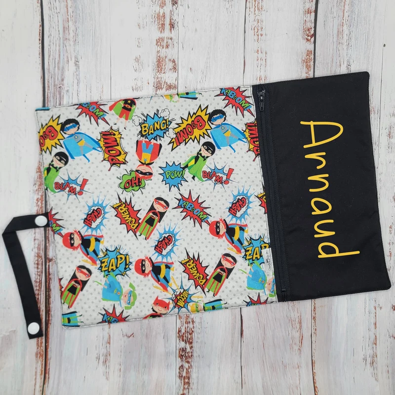 Napperon personnalise (Couleur d'impression au choix) - Mini Superhéros - Pochette noire