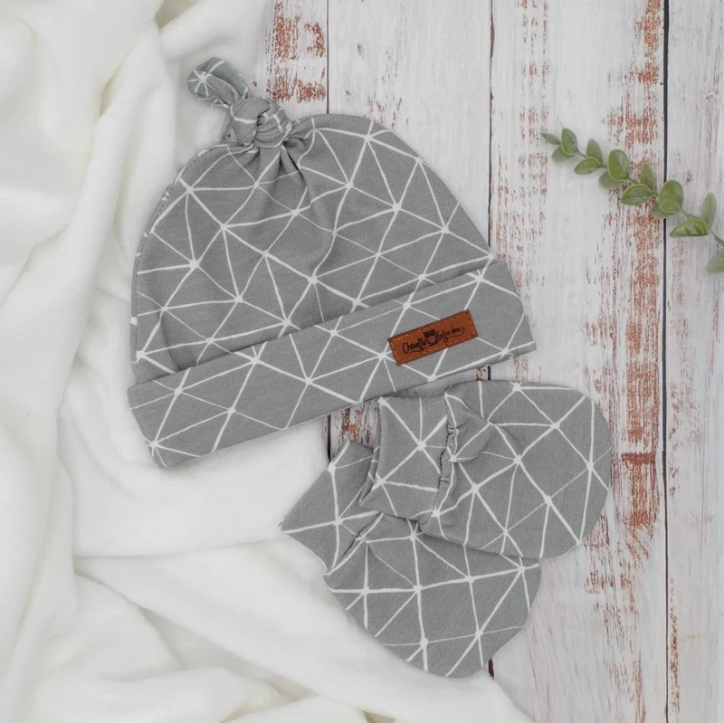 Ensemble de naissance pour bébé - Tuque (1 nœud) et mitaines pour nouveau-né ou 0-3 mois - Gris points reliés