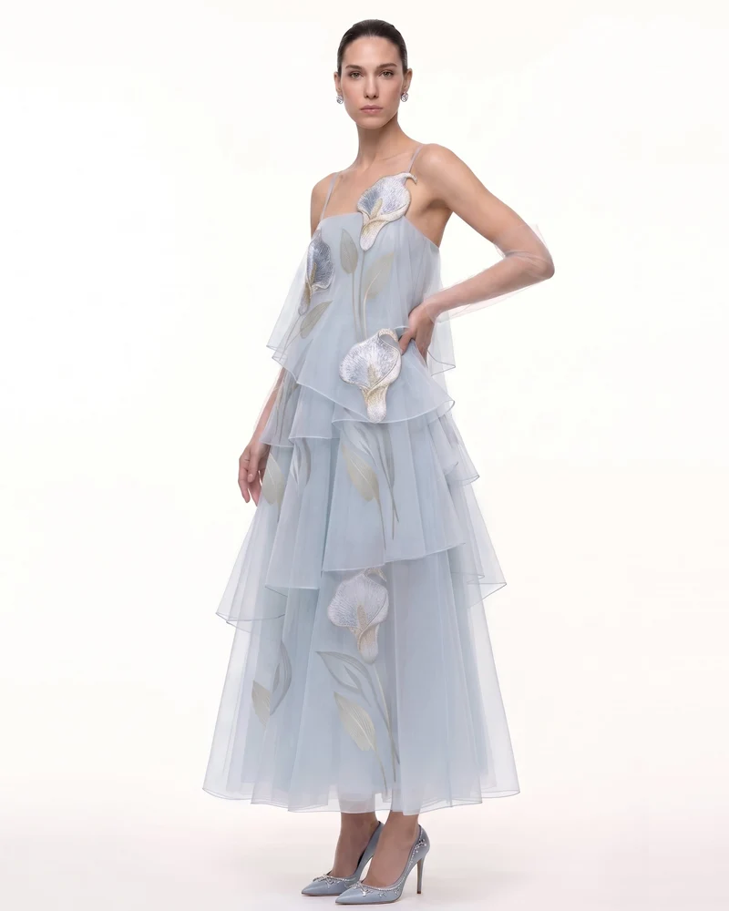 Robe à étages en tulle brodé 3D Calla Lily - Bleu clair