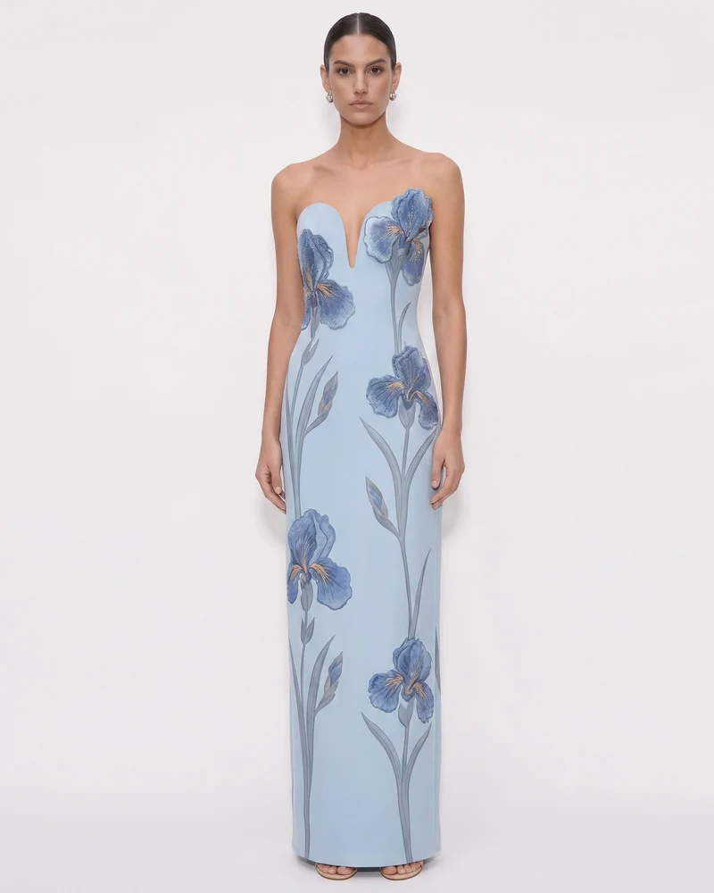 Robe longue bustier à encolure crantée et broderies Iris - Bleu clair