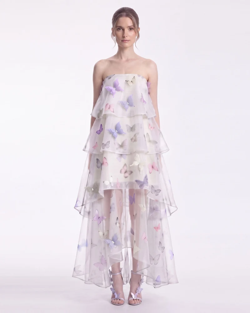 Robe haute-basse sans bretelles à étages avec appliqué papillon - Ivoire