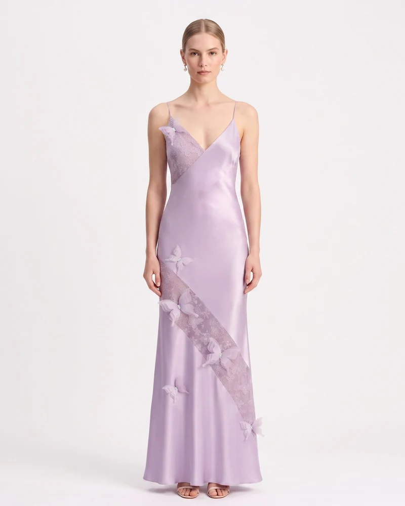 Robe longue nuisette en satin avec empiècements en dentelle papillon - Lavande