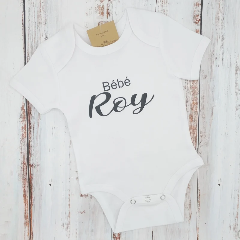 Cache-couche pour bébé - Annonce Grossesse/Naissance - bébé NOM (Roy)