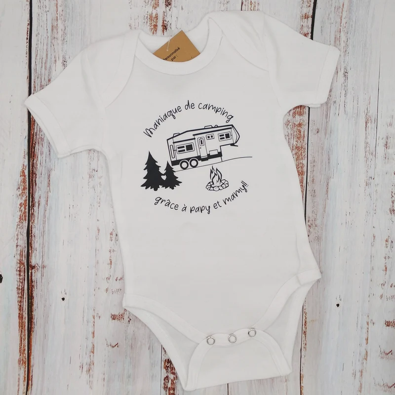 Cache-couche pour bébé - Maniaque de camping grâce à papy et mamy !