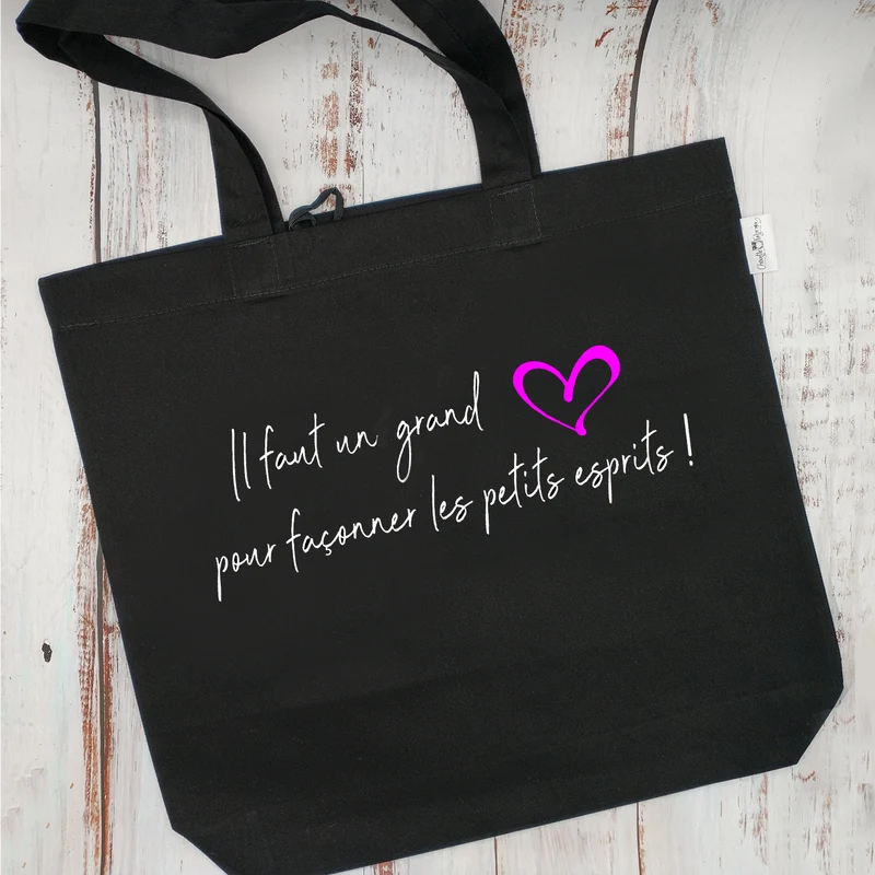 (CHOIX COULEURS) Sac d'épicerie / Sac fourre-tout réutilisable et lavable - IL FAUT UN GRAND COEUR POUR FAÇONNER LES PETITS ESPRITS ! - (Qui se roule pour le rangement)
