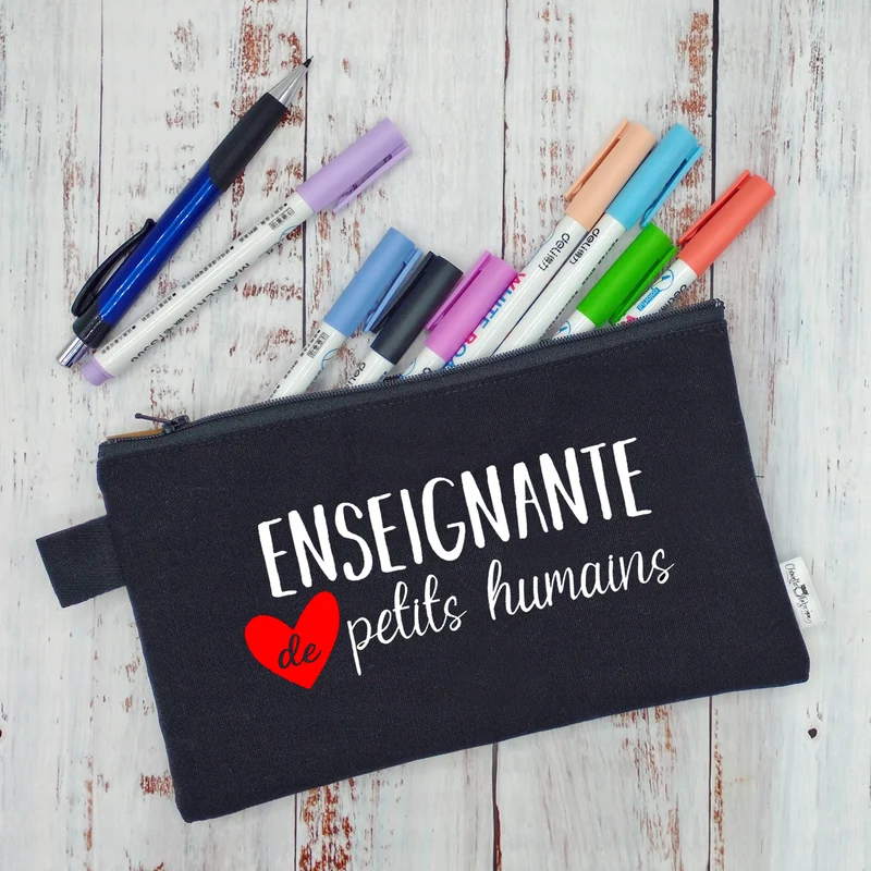 (CHOIX COULEURS & PROFESSION) Étui à crayons - Enseignante de petits humains. (Coeur)