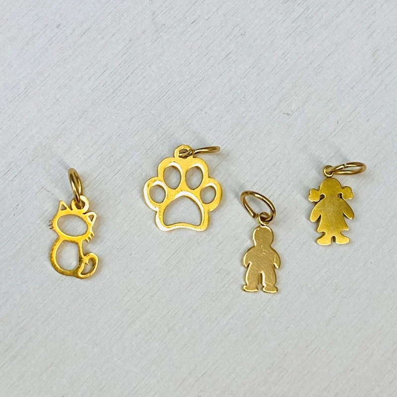 Figurine dorée avec anneau - Patte de chien