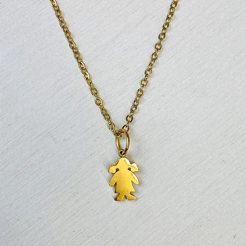 Collier doré + Figurine fille (18 pouces)