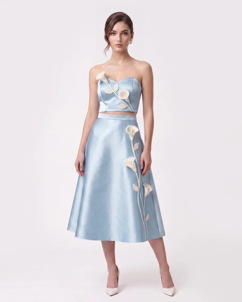Jupe midi en satin à application florale - Bleu clair