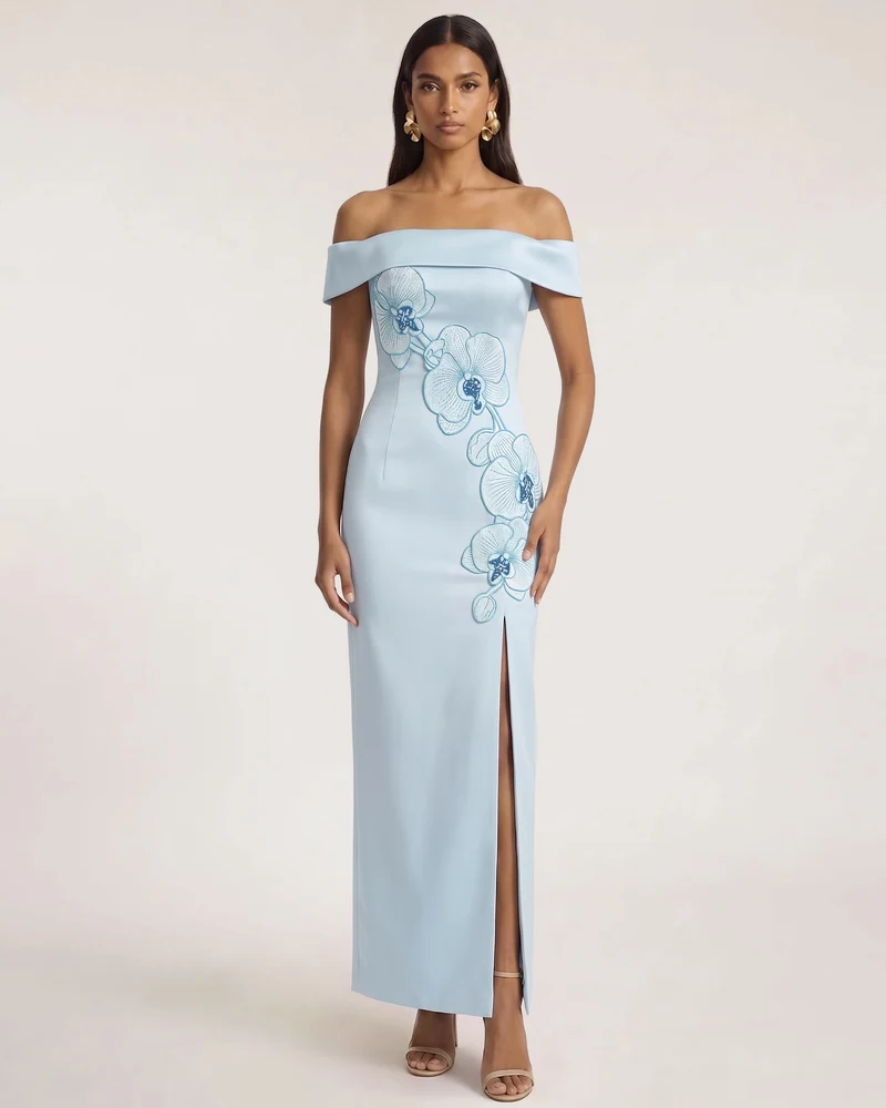 Robe longue épaules dénudées à orchidées brodées - Bleu