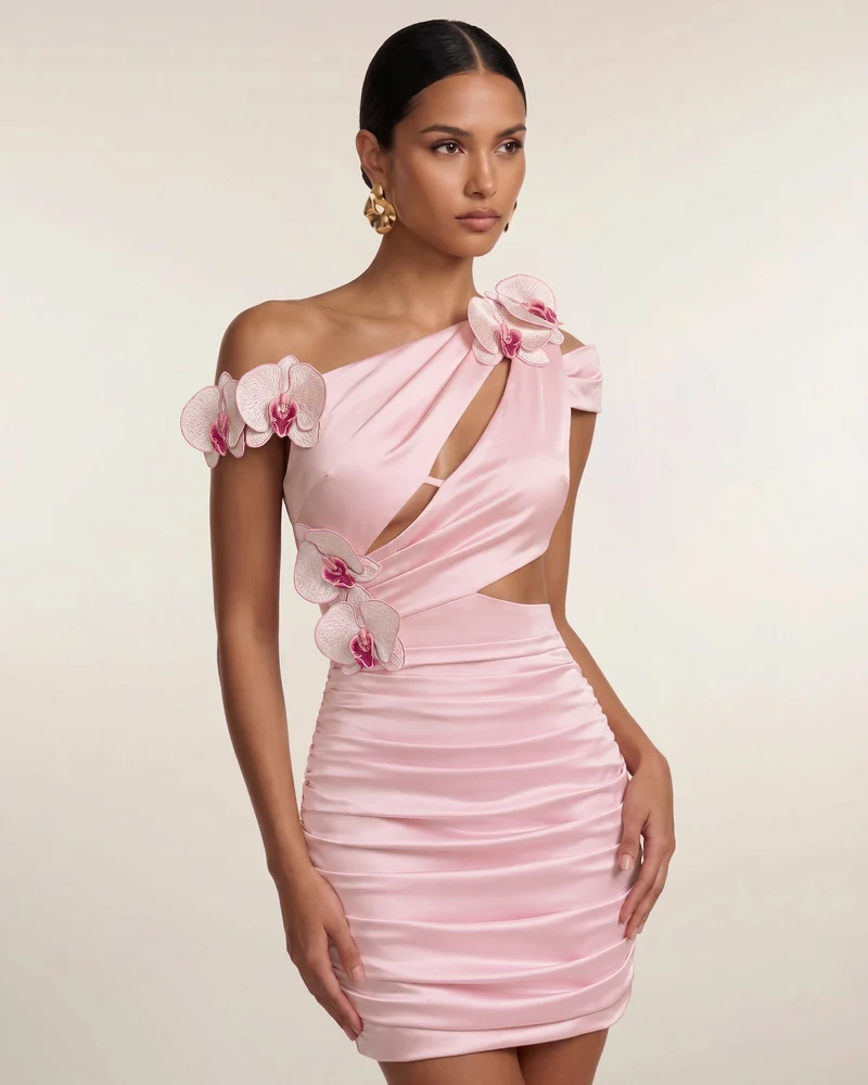 Robe courte froncée à découpes brodée d'orchidées - Rose poudré