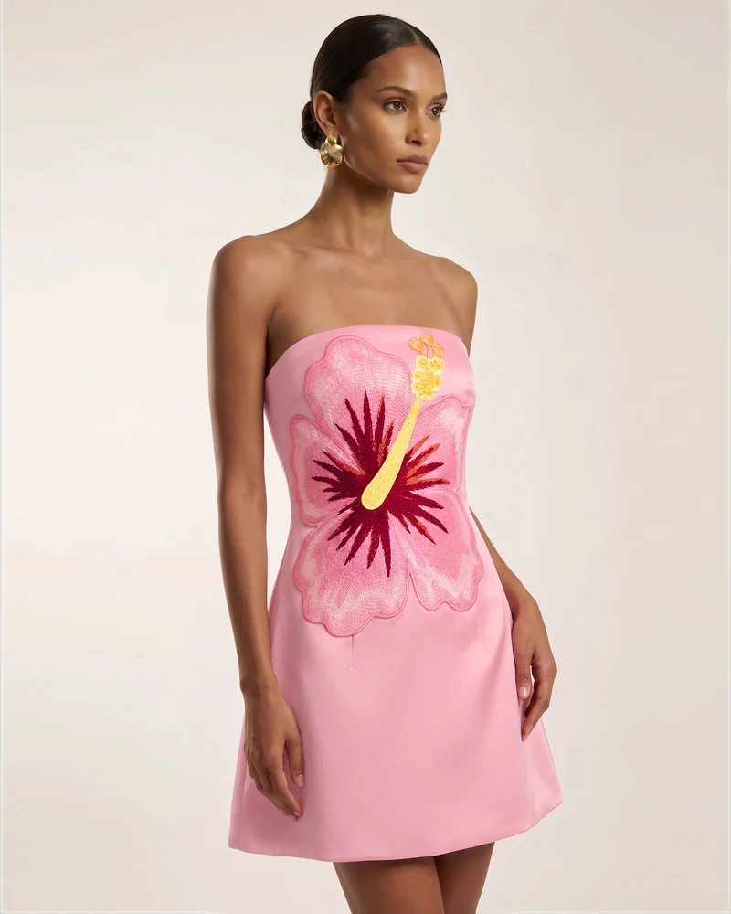 Robe courte bandeau brodée d'hibiscus - Rose