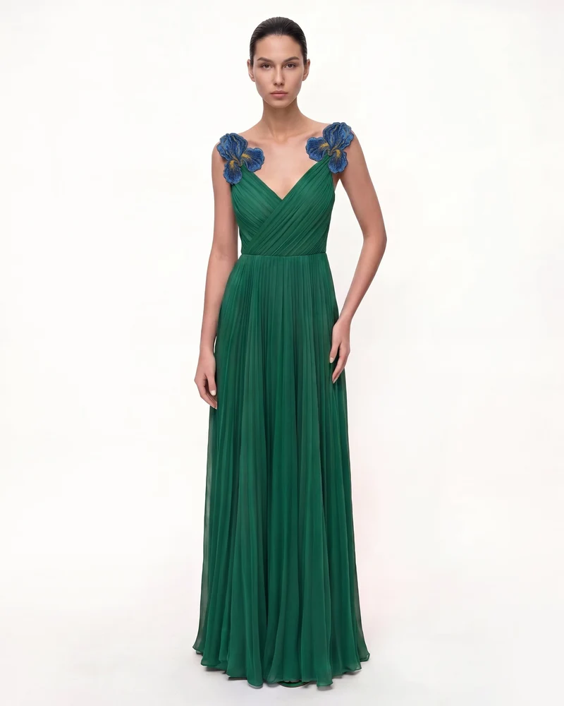 Iris Robe longue brodée à col en V et plis - Vert émeraude