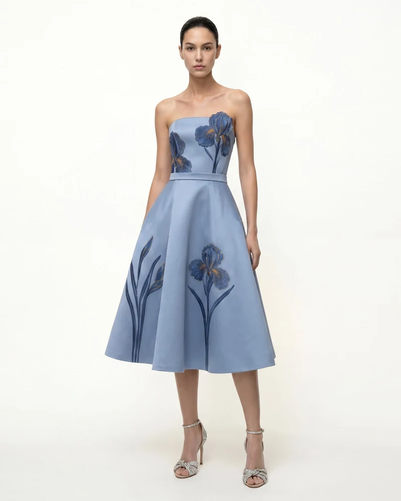 Iris Robe midi bustier brodée coupe trapèze - Bleu cendré