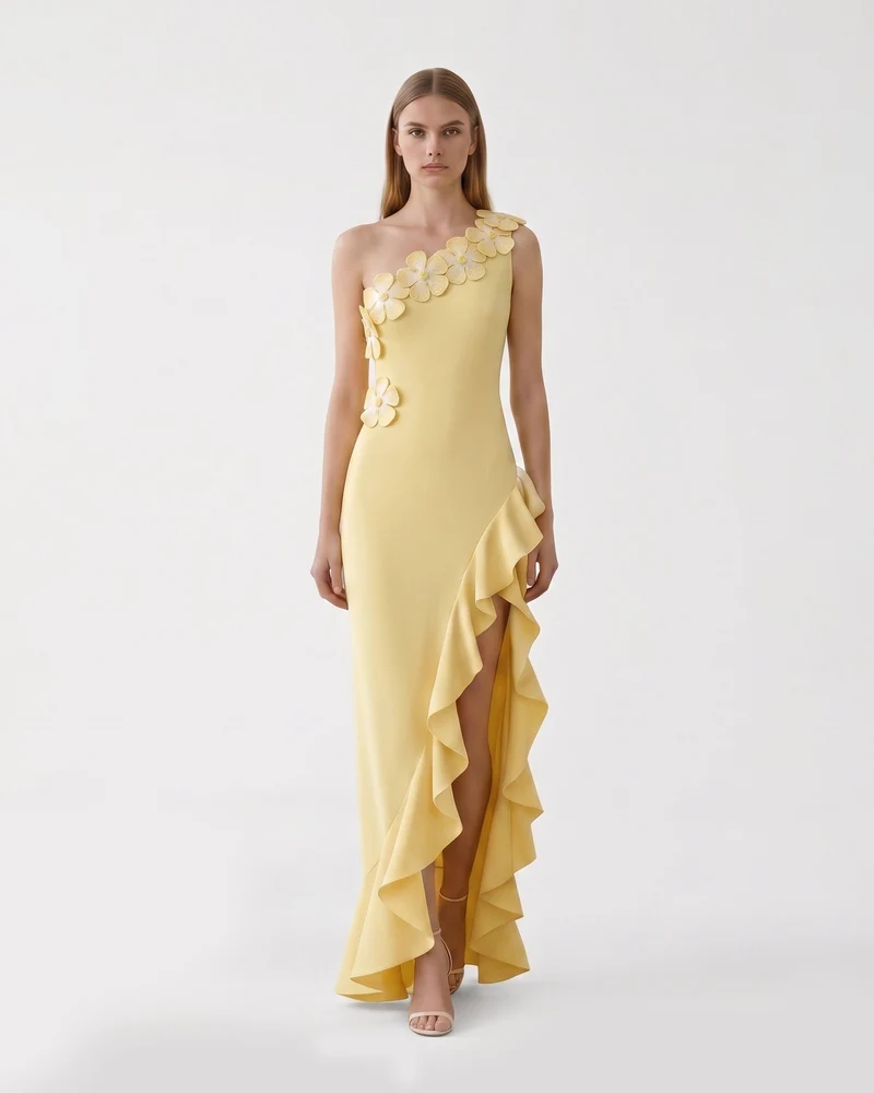Robe fendue à volants et une épaule avec appliqués floraux - Jaune