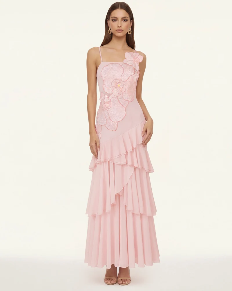 Robe longue asymétrique à volants brodée d'orchidées - Rose poudré