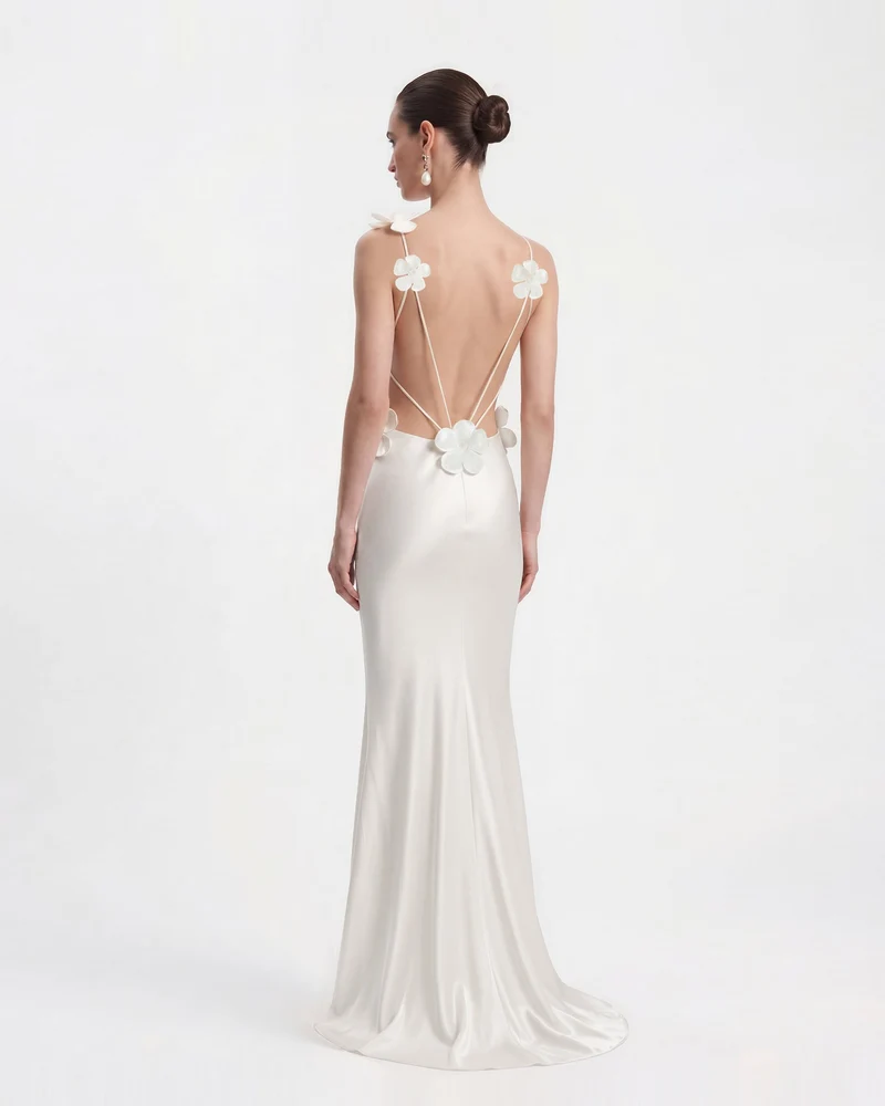 Robe en satin avec appliqués floraux 3D - Blanc