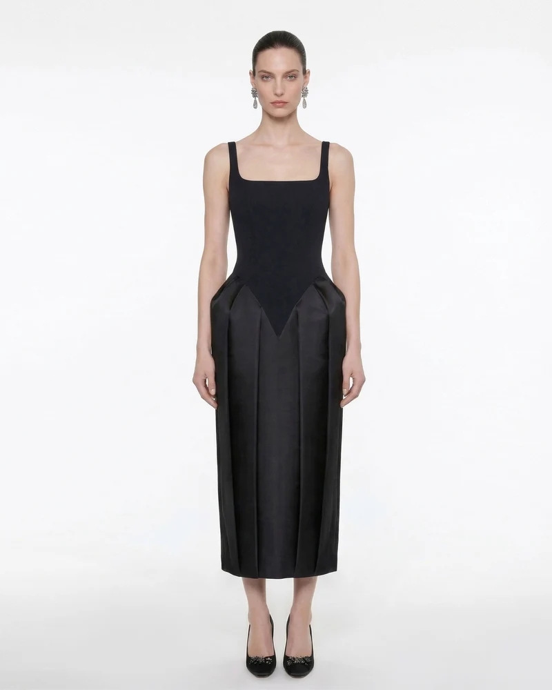 Robe midi à col carré et paniers - Noir
