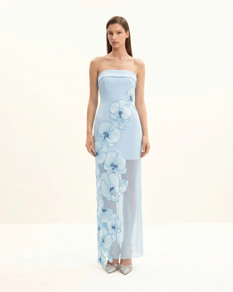 Robe brodée d'orchidées – Bleu Clair