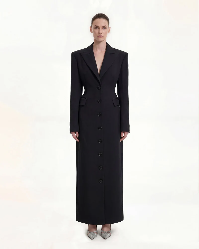 Manteau long ajusté à revers, aux épaules structurées – Noir