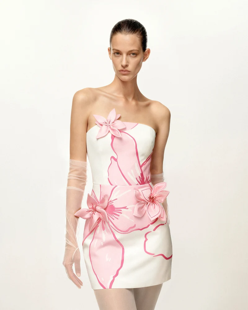 Robe courte avec appliqués floraux roses - Blanc/Rose