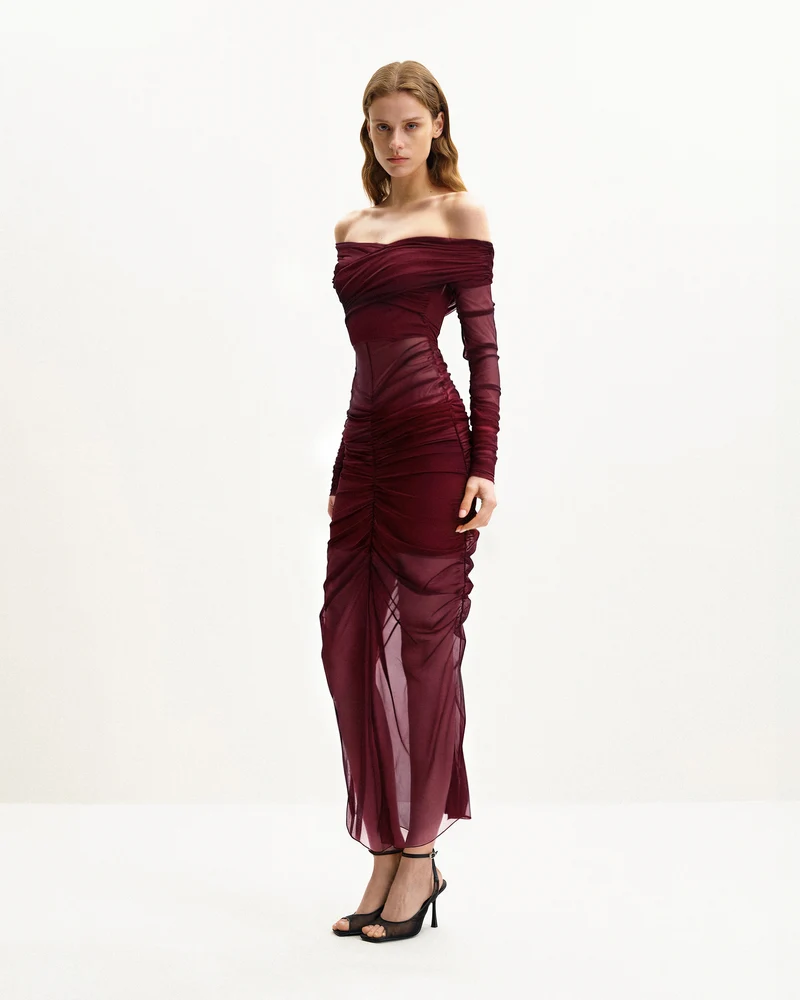 Robe Élégante à Volants Décolletée Emily – Rouge