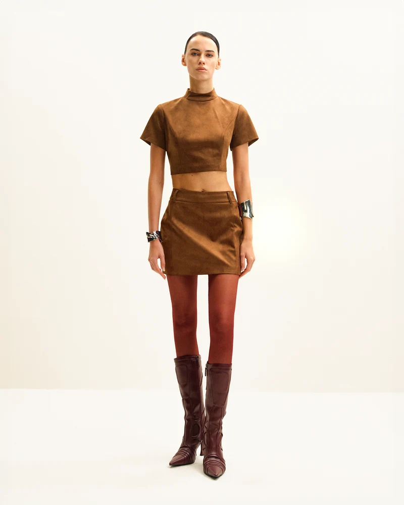 Ensemble Grace en faux suède - Crop top et jupe courte - Camel