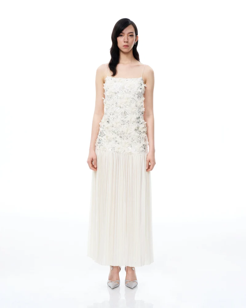 Robe longue Galadriel à sequins floraux 3D – Blanche