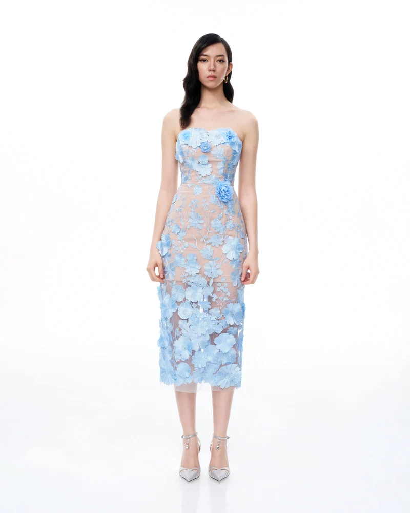 Robe maxi brodée à fleurs 3D Evander – Bleu