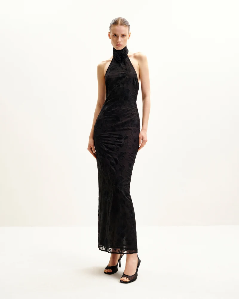 Robe longue noire à col halter en dentelle florale Uliana - Noir